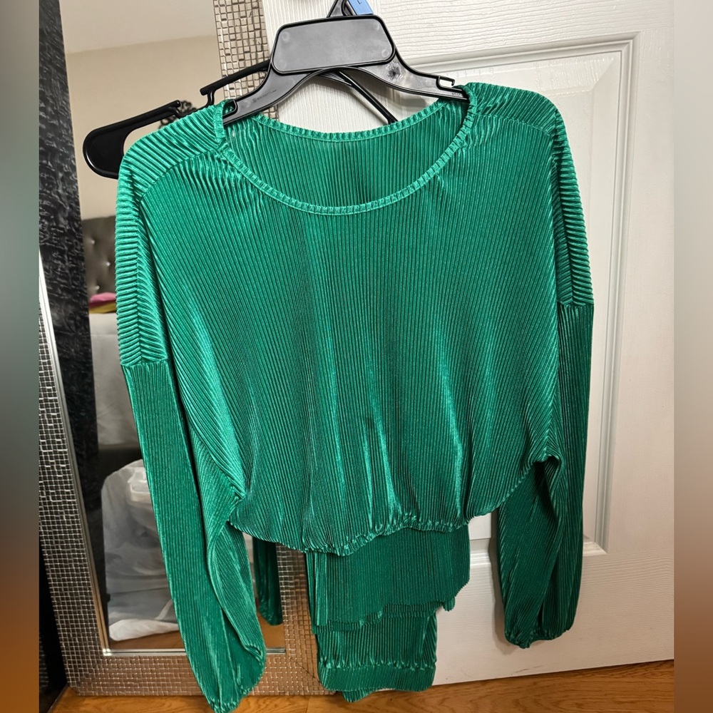 Emerald Green Pleated Two Piece 
Lounge Set